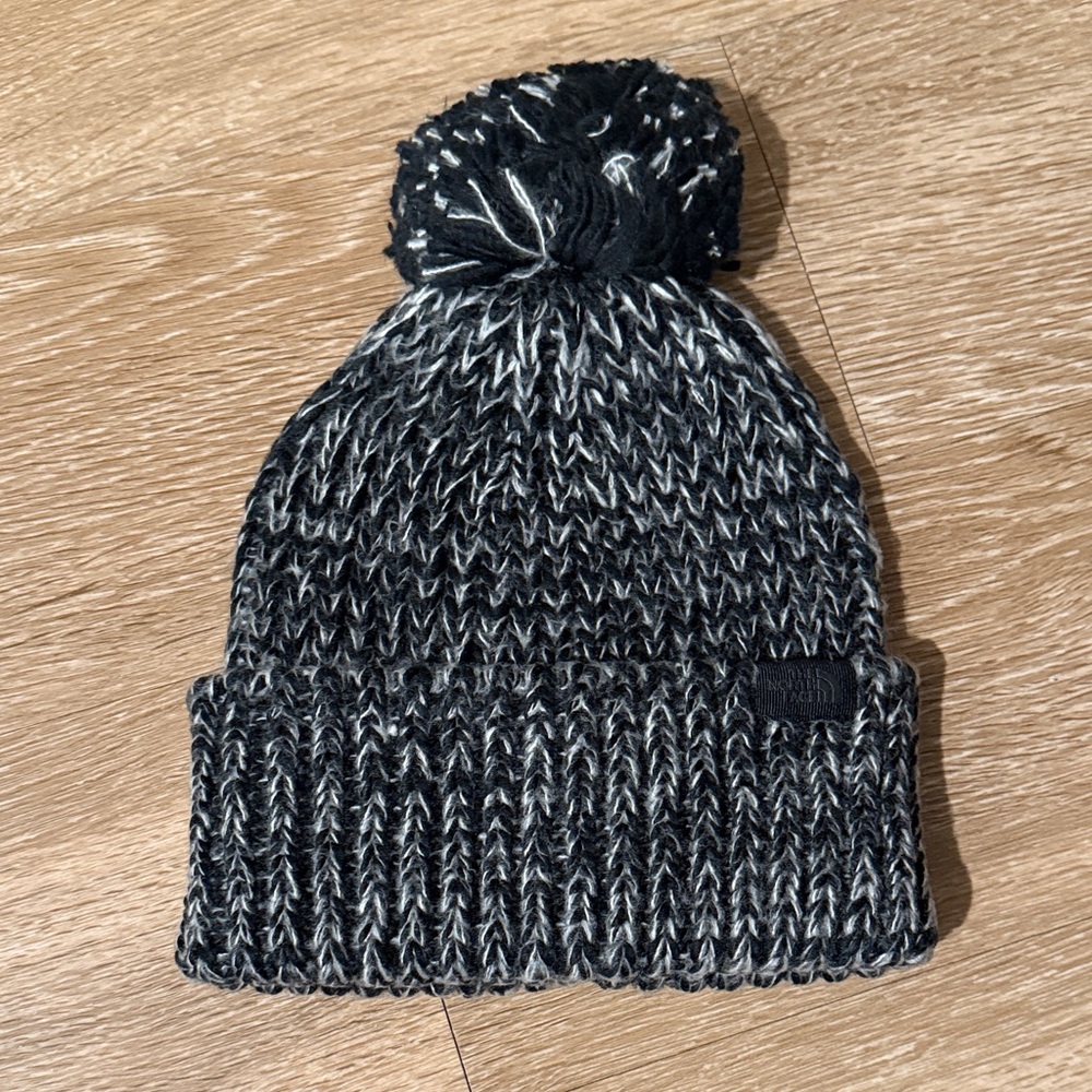 BRAND NEW The North Face Black and White Knit Beanie with Pom